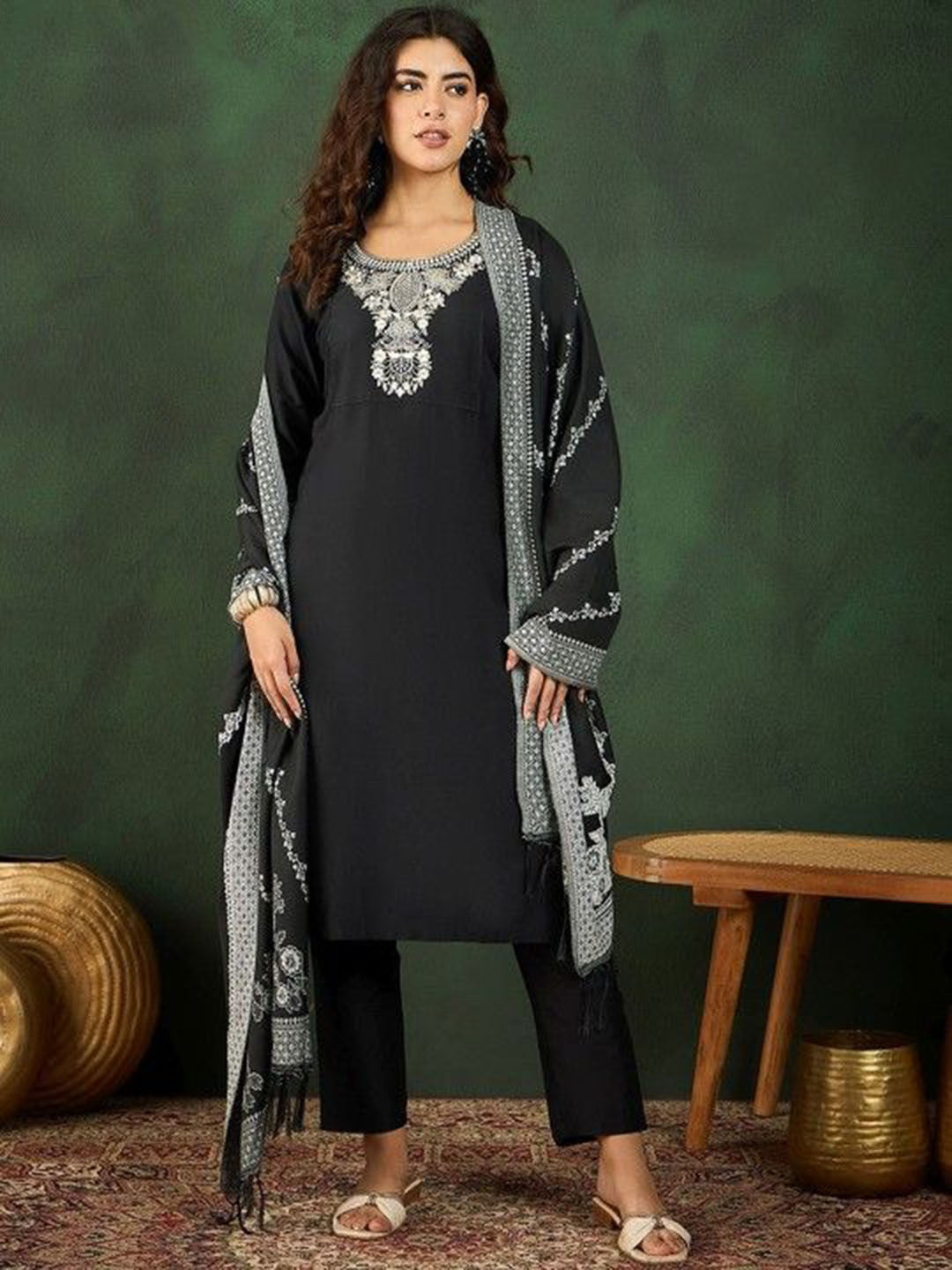 Dhiyona SN Women Floral Embroidered Kurta with Trousers & Dupatta