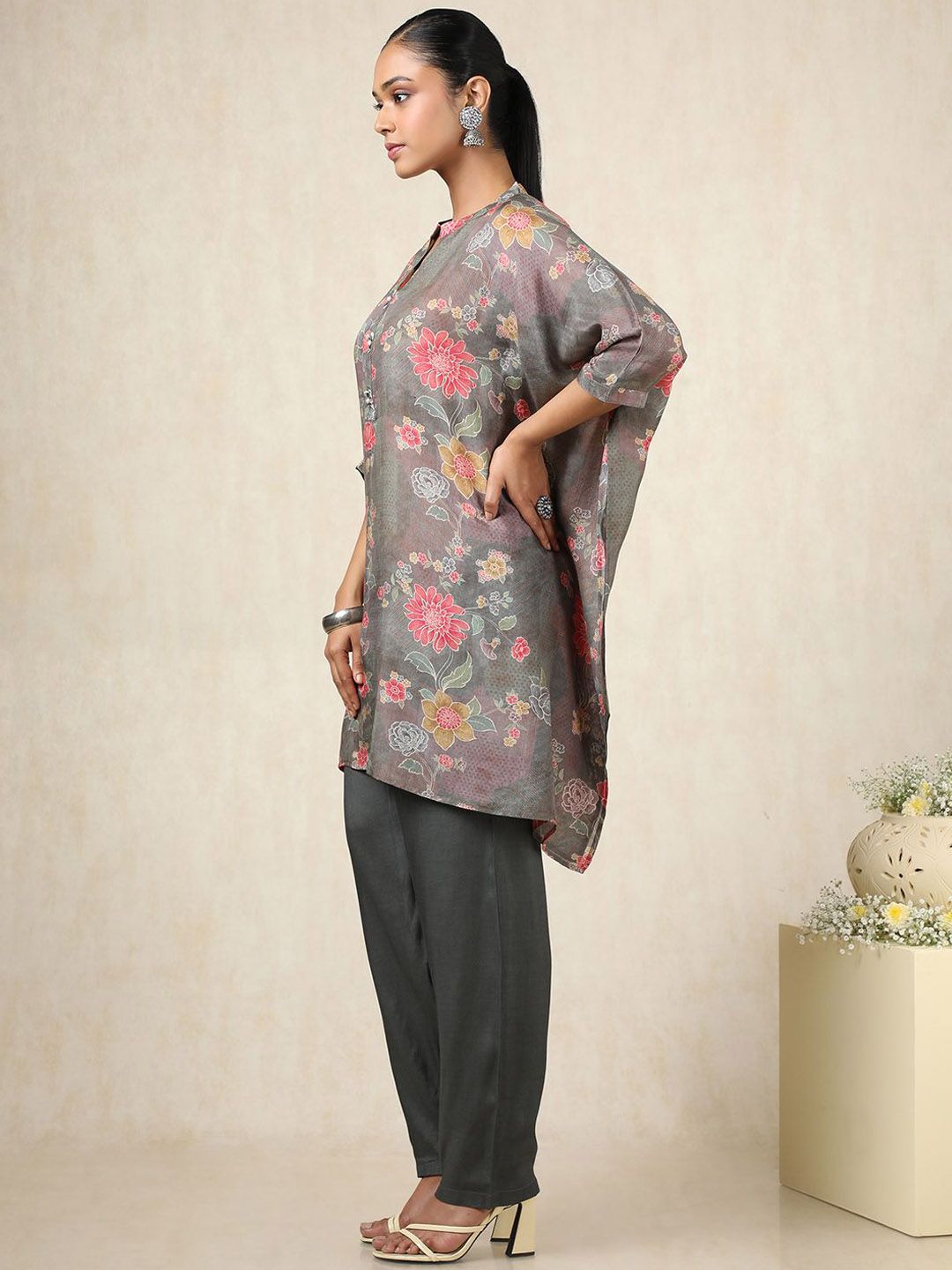 Dhiyona SO Women's Floral Printed Mandarin Collar Kaftan Pure Cotton Kurti With Trousers