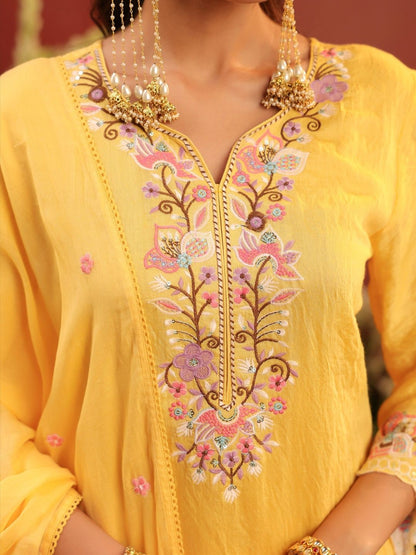 Dhiyona SC Women Floral Embroidered Regular Thread Work Kurta with Sharara & With Dupatta