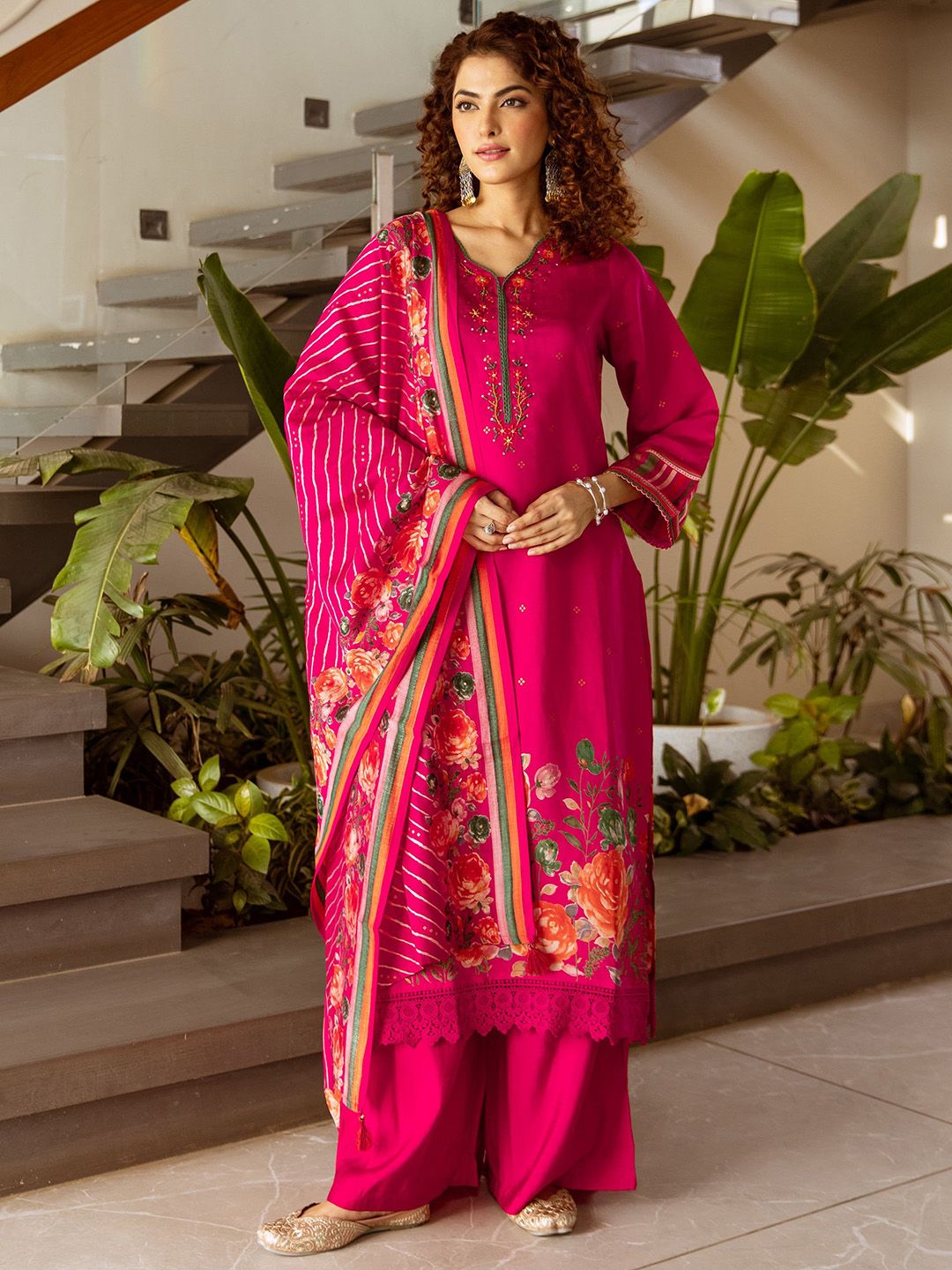 Dhiyona KL Women Floral Printed Sequinned Kurta with Palazzos & Dupatta