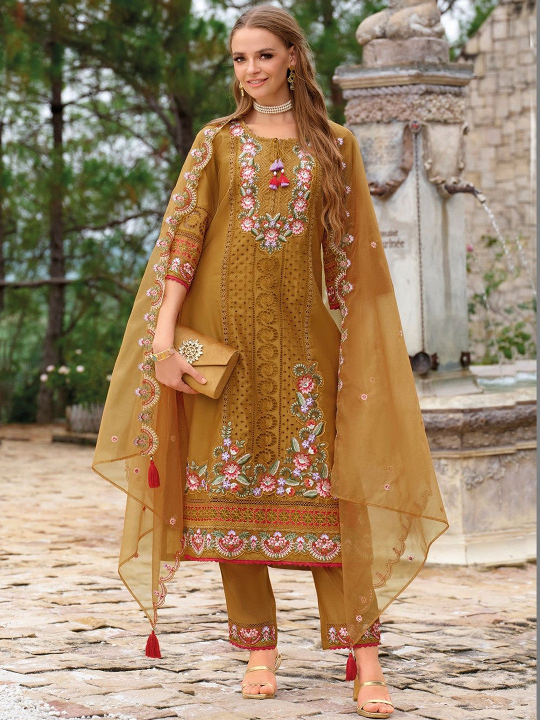 Women Floral Embroidered Regular Thread Work Kurta with Trousers & With Dupatta