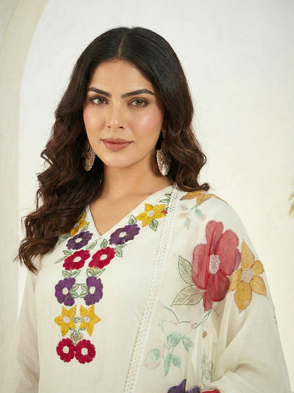 Dhiyona CH Women Floral Embroidered Regular Thread Work Kurta with Trousers & With Dupatta