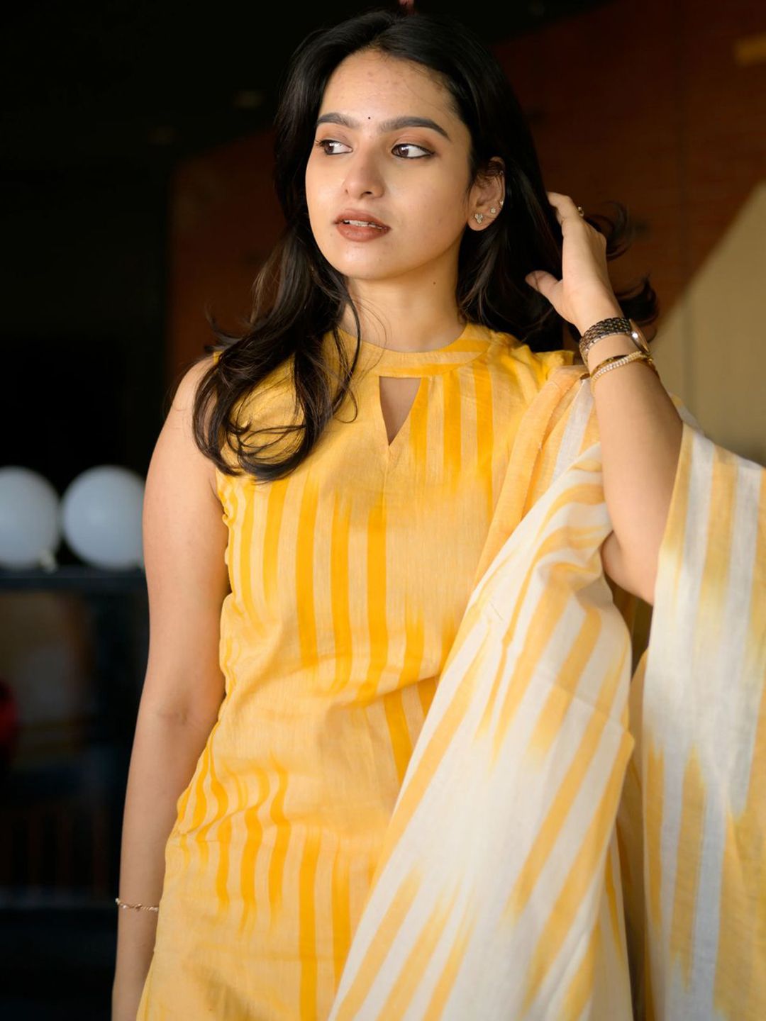 Dhiyona KL Women Striped Straight Kurta with Trousers & Dupatta