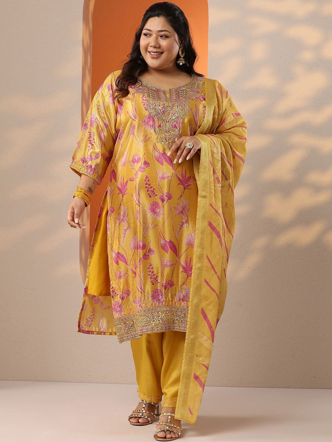 Dhiyona Women's Plus Size Floral Printed Regular Kurta with Palazzos & With Dupatta
