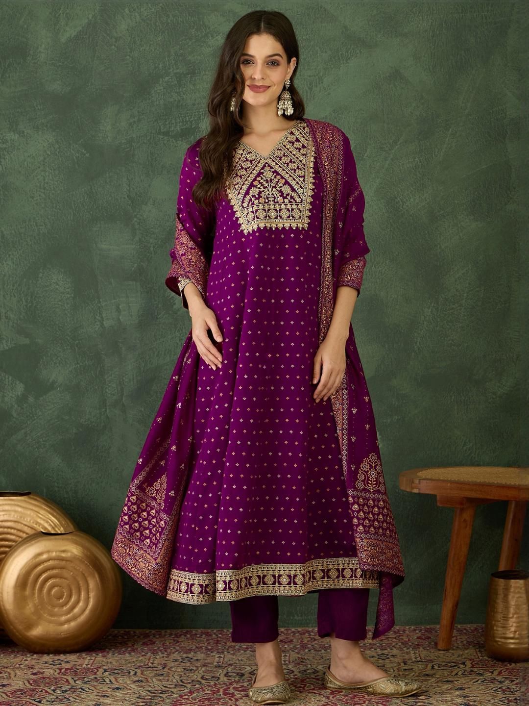 Dhiyona KL Women Purple Art Silk Embroidered Kurta Sets