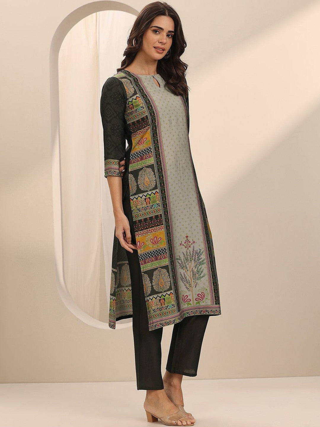 Women Ethnic Motifs Printed Regular Kurta with Trousers & With Dupatta