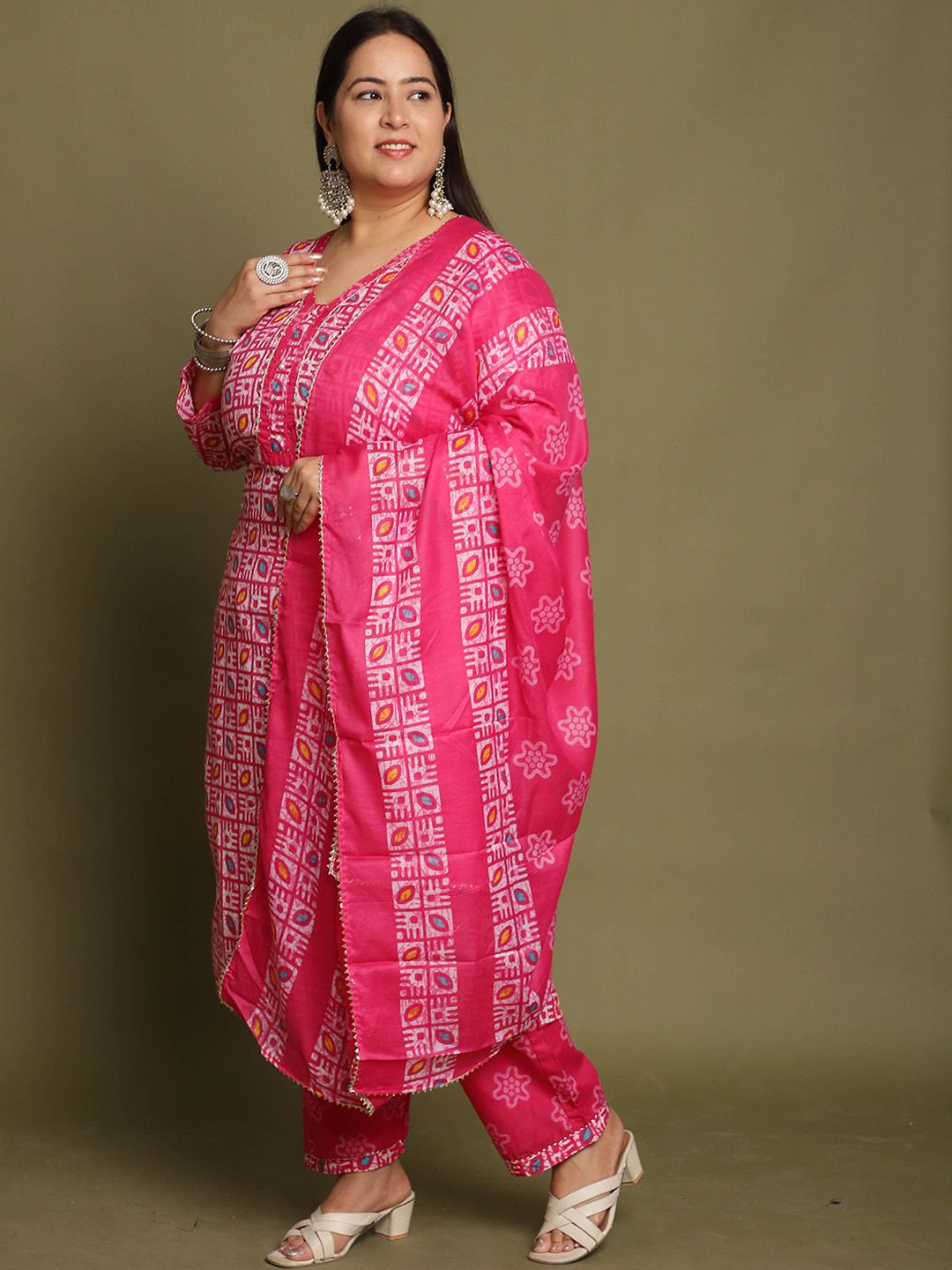 Dhiyona KL Floral Printed Straight Kurta With Trouser & Dupatta