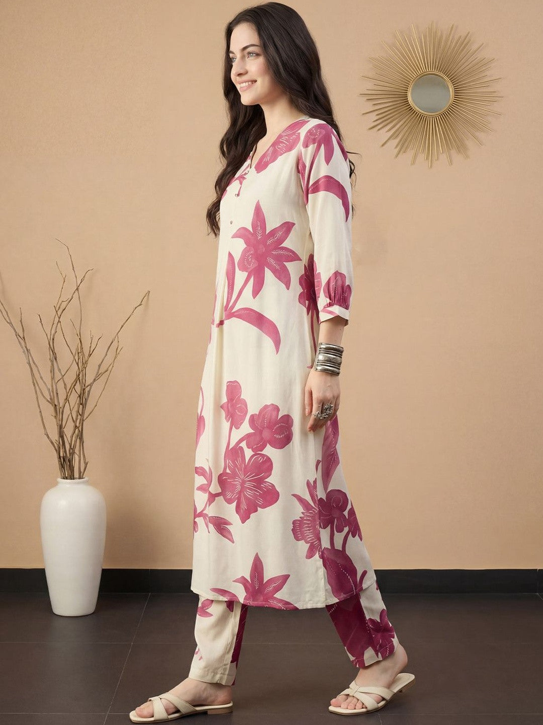 Women Floral Printed Regular Kurta with Trousers