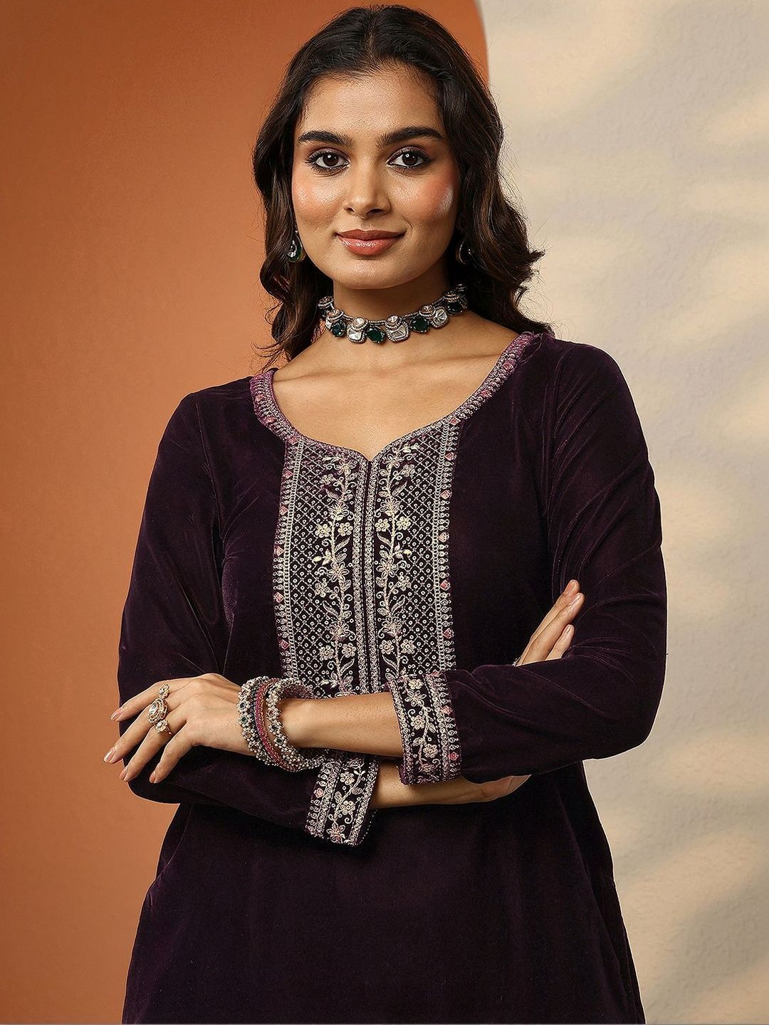 Dhiyona LL Women Ethnic Motifs Embroidered Regular Thread Work Velvet Kurta with Sharara & With Dupatta