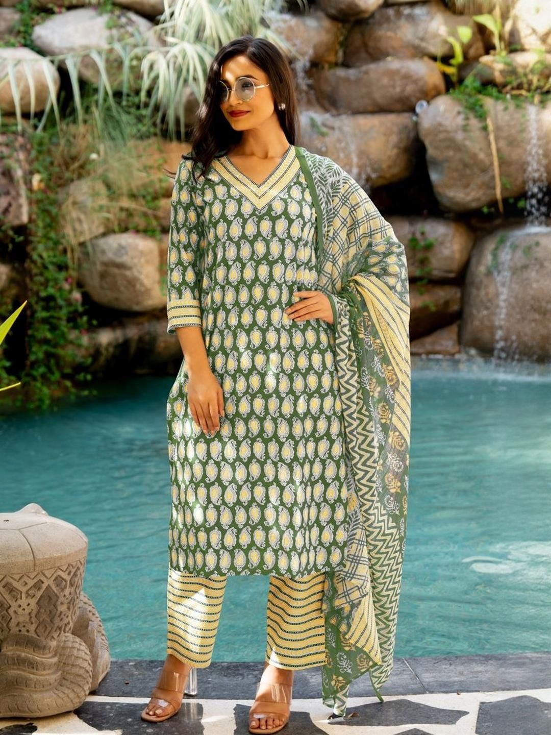 Dhiyona KL Women Green Pure Cotton Kurta Sets