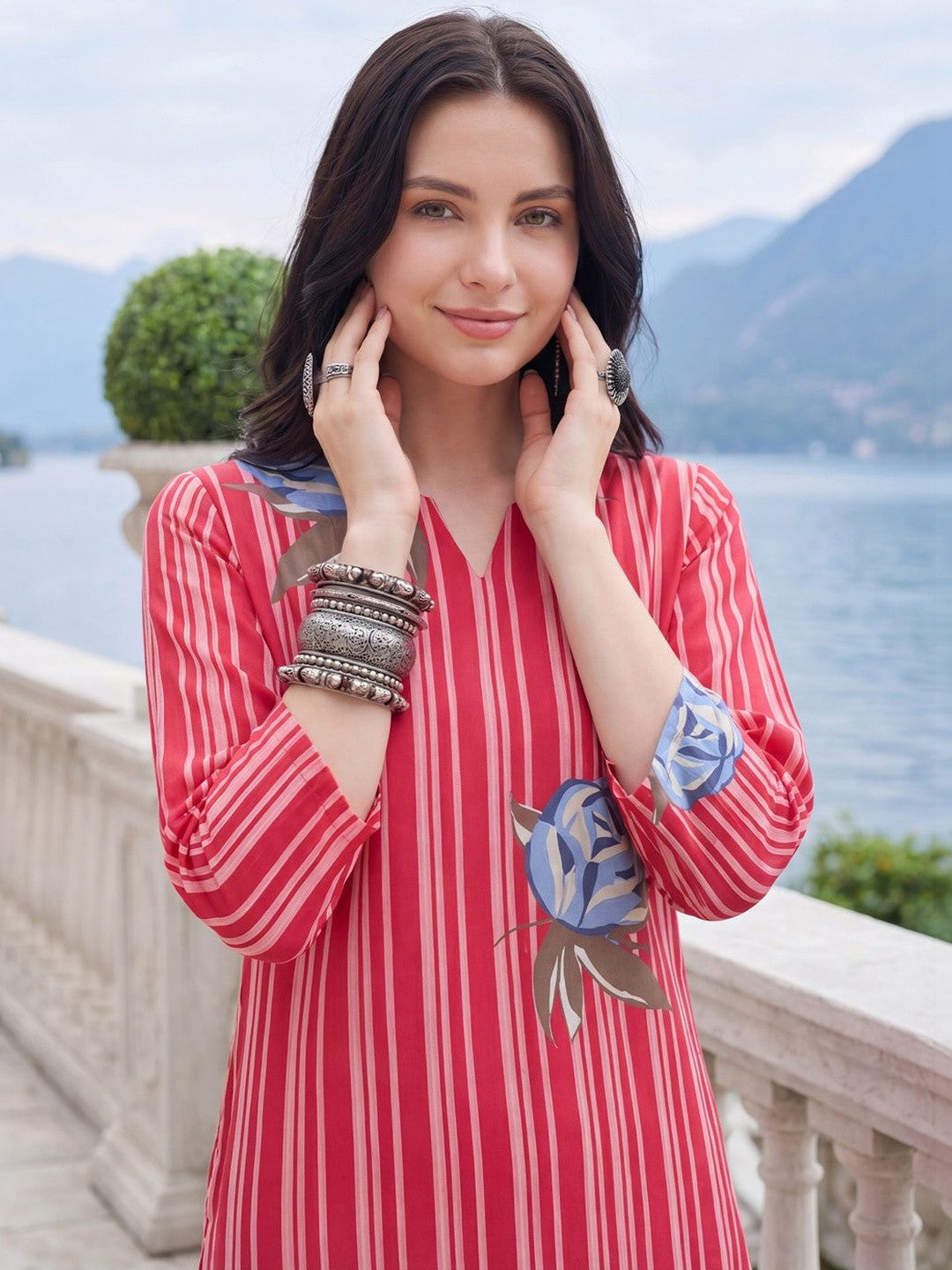 Women Printed Regular Kurta with Trousers