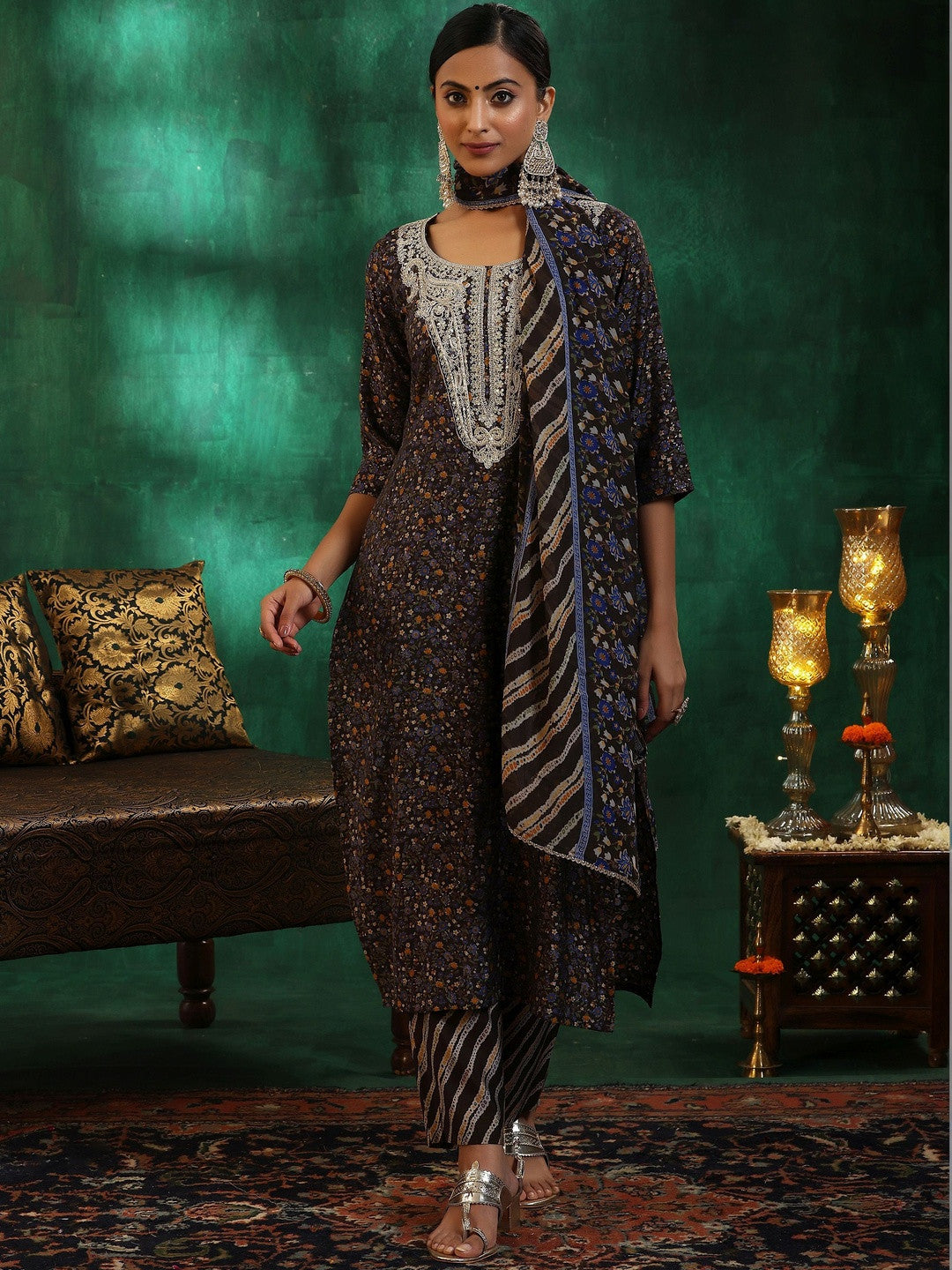 Women Floral Printed Regular Thread Work Kurta with Trousers & With Dupatta