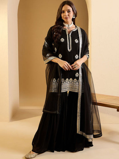 Dhiyona IN Women Floral Embroidered Regular Sequinned Kurti with Sharara & With Dupatta
