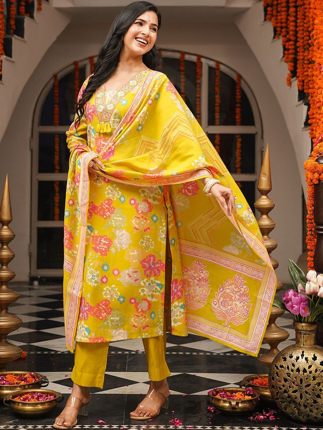 Dhiyona KL Floral Printed V-Neck Thread Work Straight Kurta With Trousers & Dupatta