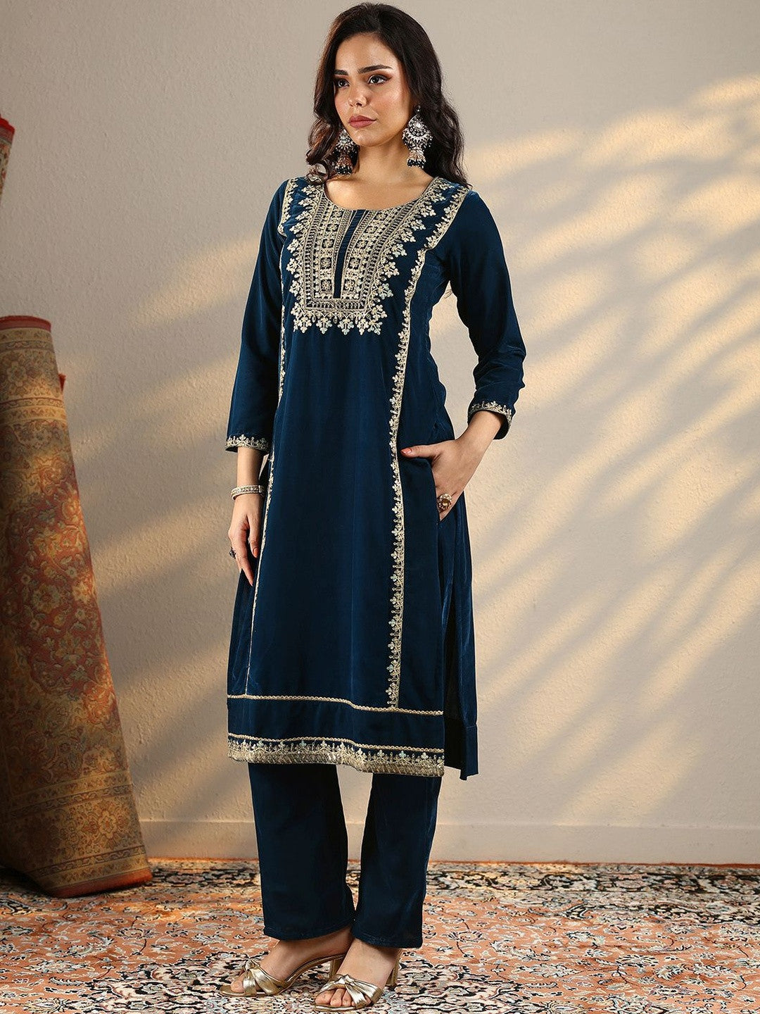 Ethnic Motifs Embroidered Round Neck Zari Velvet Kurta & Trousers With Dupatta