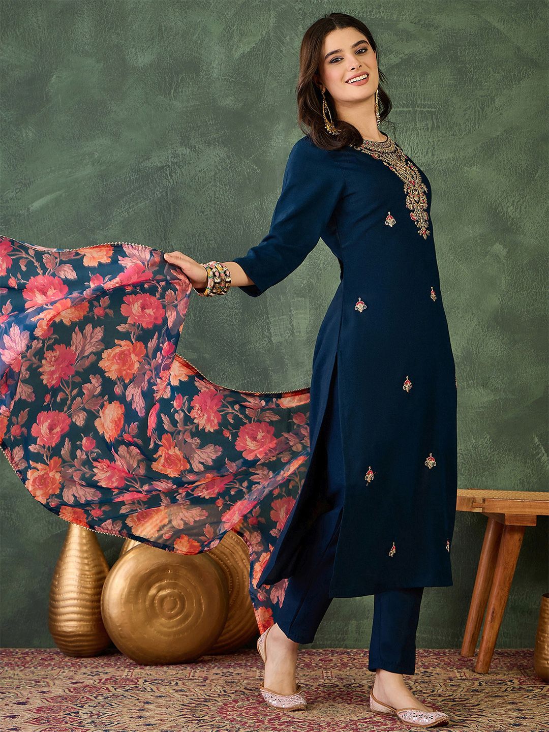 Dhiyona KL Women Floral Embroidered Regular Kurta with Trousers & With Dupatta