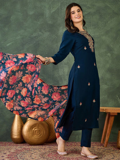 Dhiyona KL Women Floral Embroidered Regular Kurta with Trousers & With Dupatta