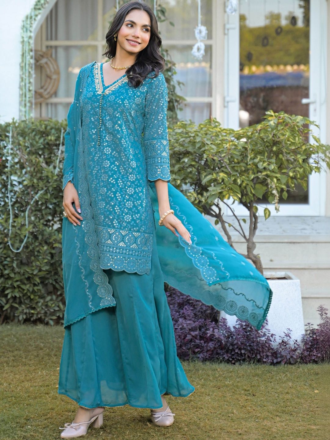 Dhiyona HOP Floral Motifs Embroidered Scalloped Short Kurta & Sharara With Dupatta