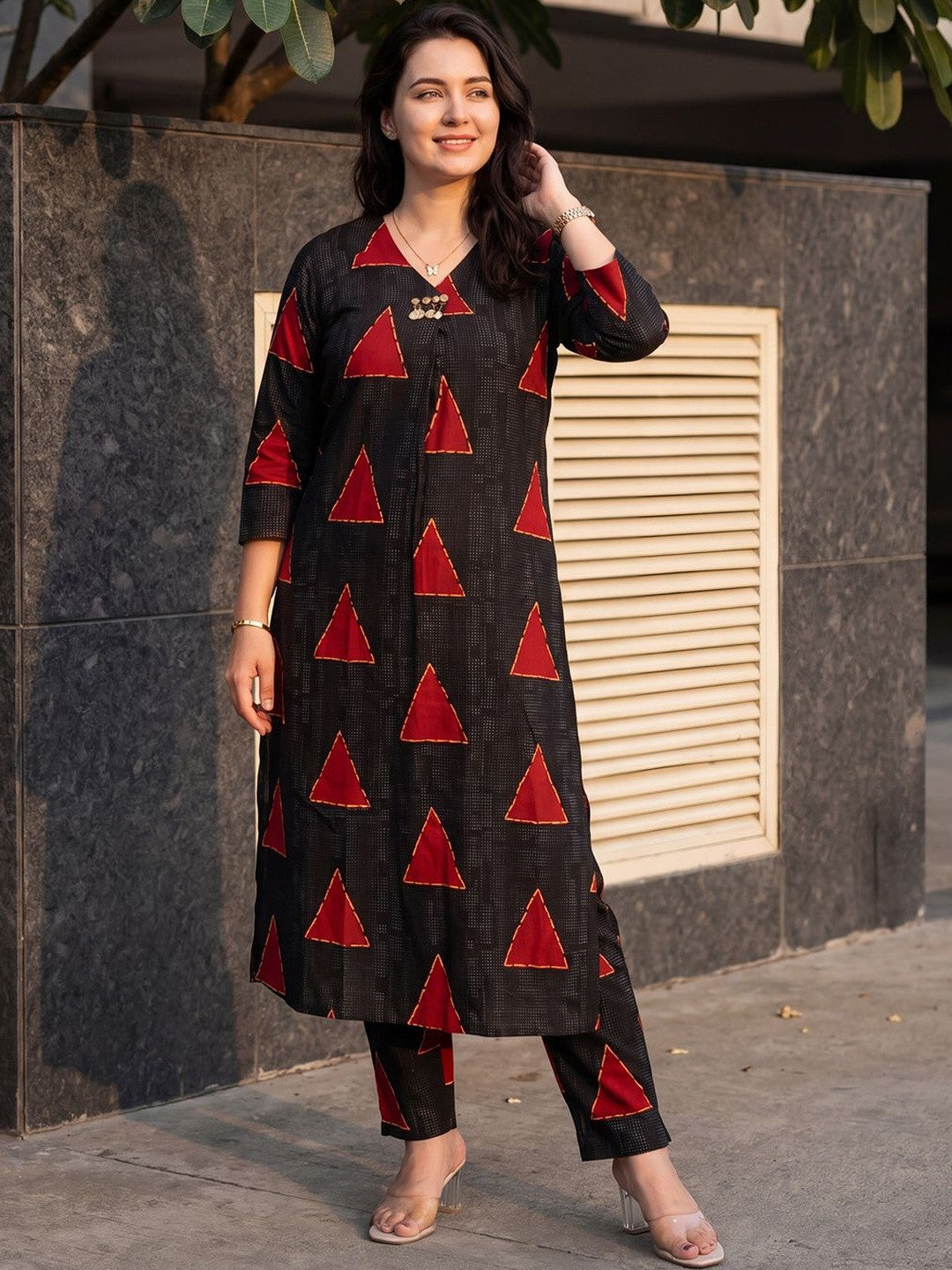 Women Printed Regular Kurta with Trousers