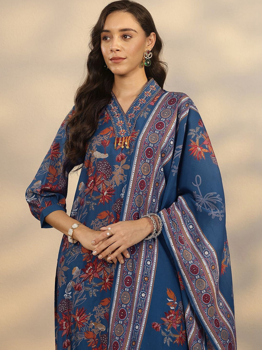 Women Floral Printed Regular Kurta with Trousers & With Dupatta
