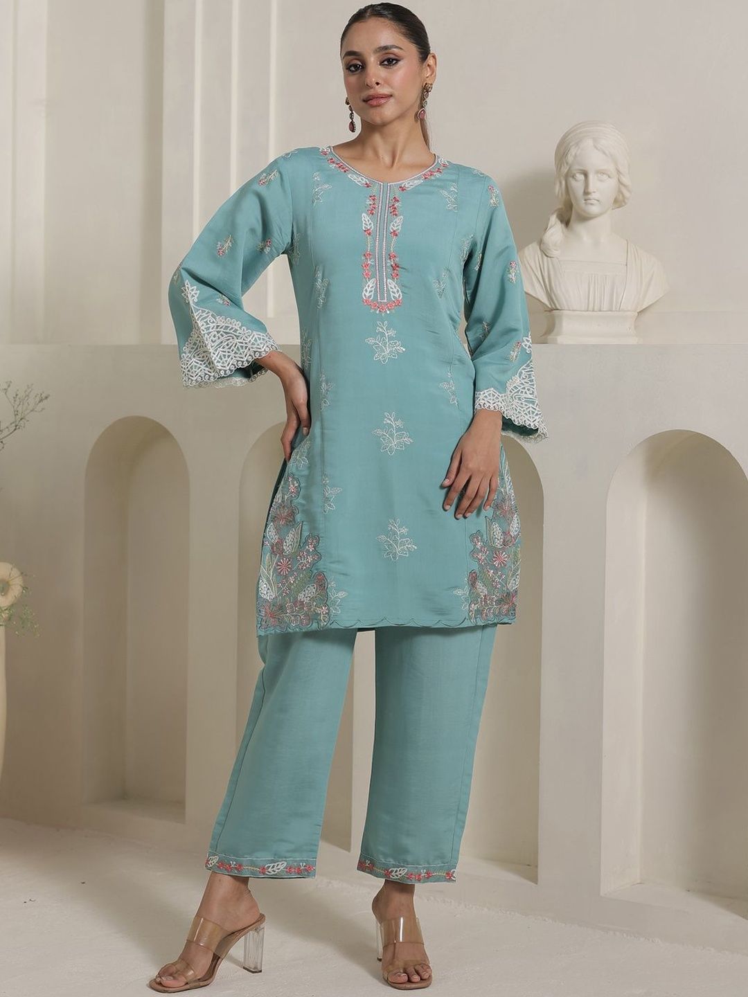 Dhiyona IE Women Floral Embroidered Kurta with Trousers