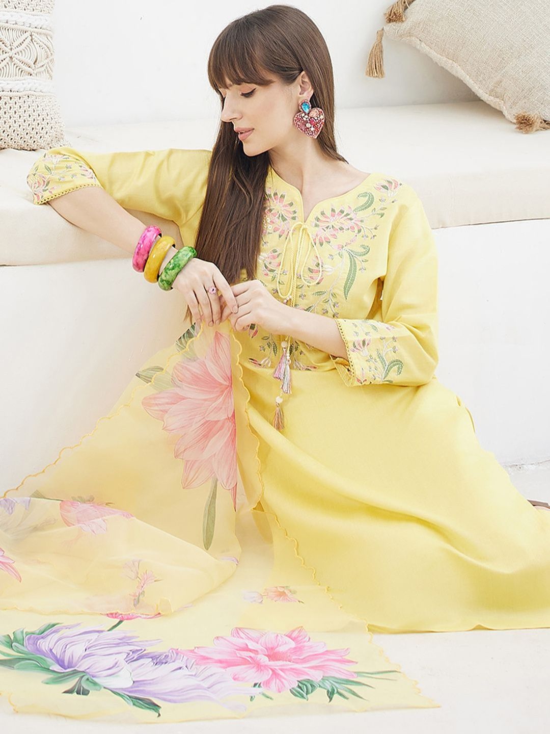 Dhiyona IE Women Floral Embroidered Regular Thread Work Kurta with Trousers & With Dupatta
