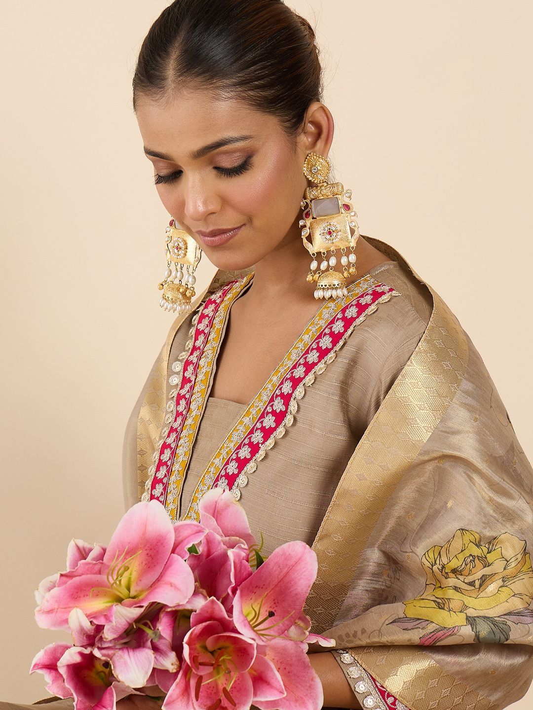 Women Floral Regular Thread Work Raw Silk Kurta with Trousers & With Dupatta