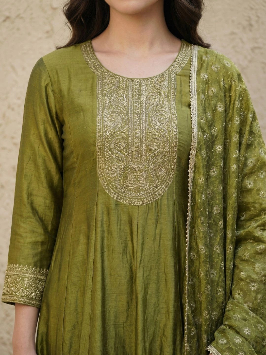 Women Ethnic Motifs Embroidered Regular Thread Work Kurta with Trousers & With Dupatta