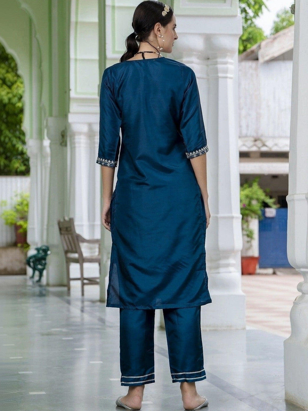 Women Ethnic Motifs Embroidered Regular Thread Work Kurta with Trousers & With Dupatta