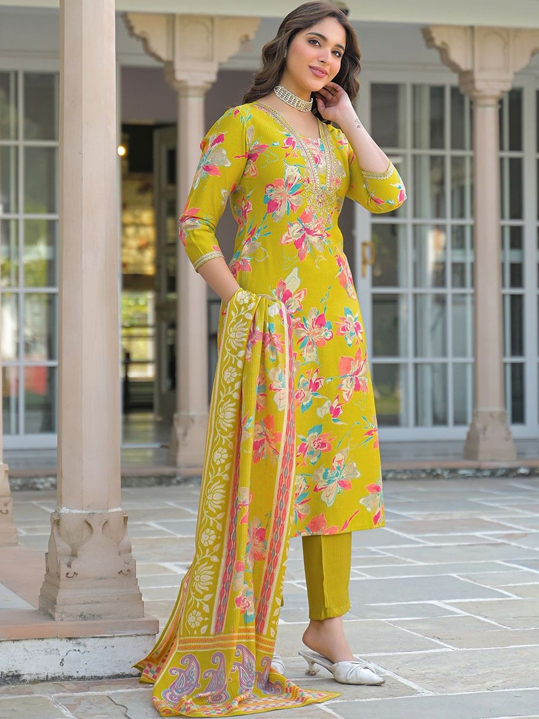 Dhiyona KL Women Floral Printed Regular Thread Work Kurta with Trousers & With Dupatta