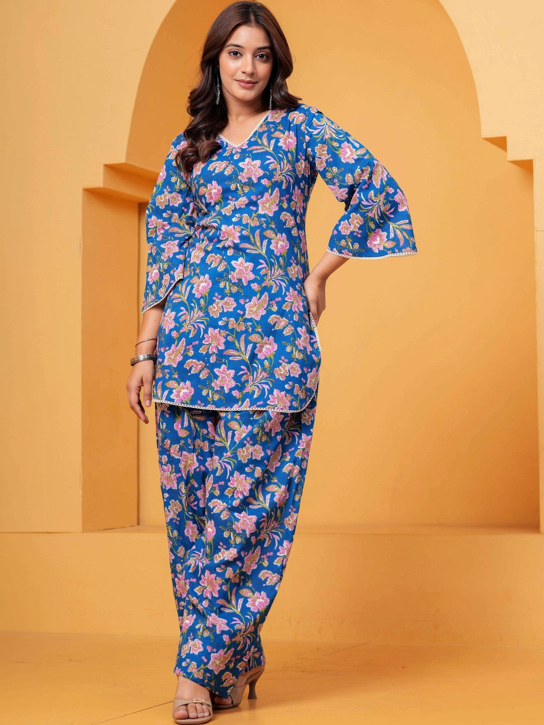 Women Floral Printed Regular Pure Cotton Kurta with Patiala