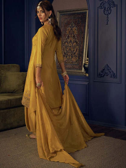 Dhiyona CH Women Ethnic Motifs Embroidered Regular Kurta with Patiala & With Dupatta