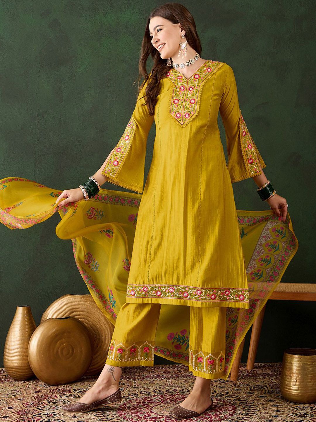 Dhiyona SN Embroidered Thread Work Straight Kurta With Trousers & Dupatta