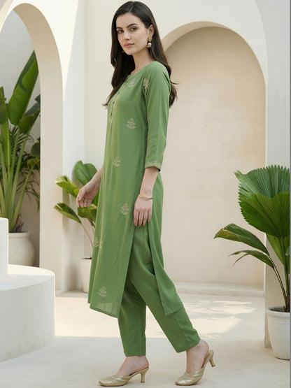 Women Floral Embroidered Regular Thread Work Kurta with Trousers