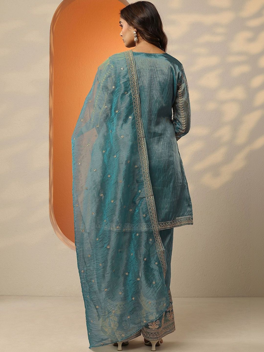 Dhiyona LL Ethnic Motifs Embroidered Thread Work Kurta with Palazzos & Dupatta