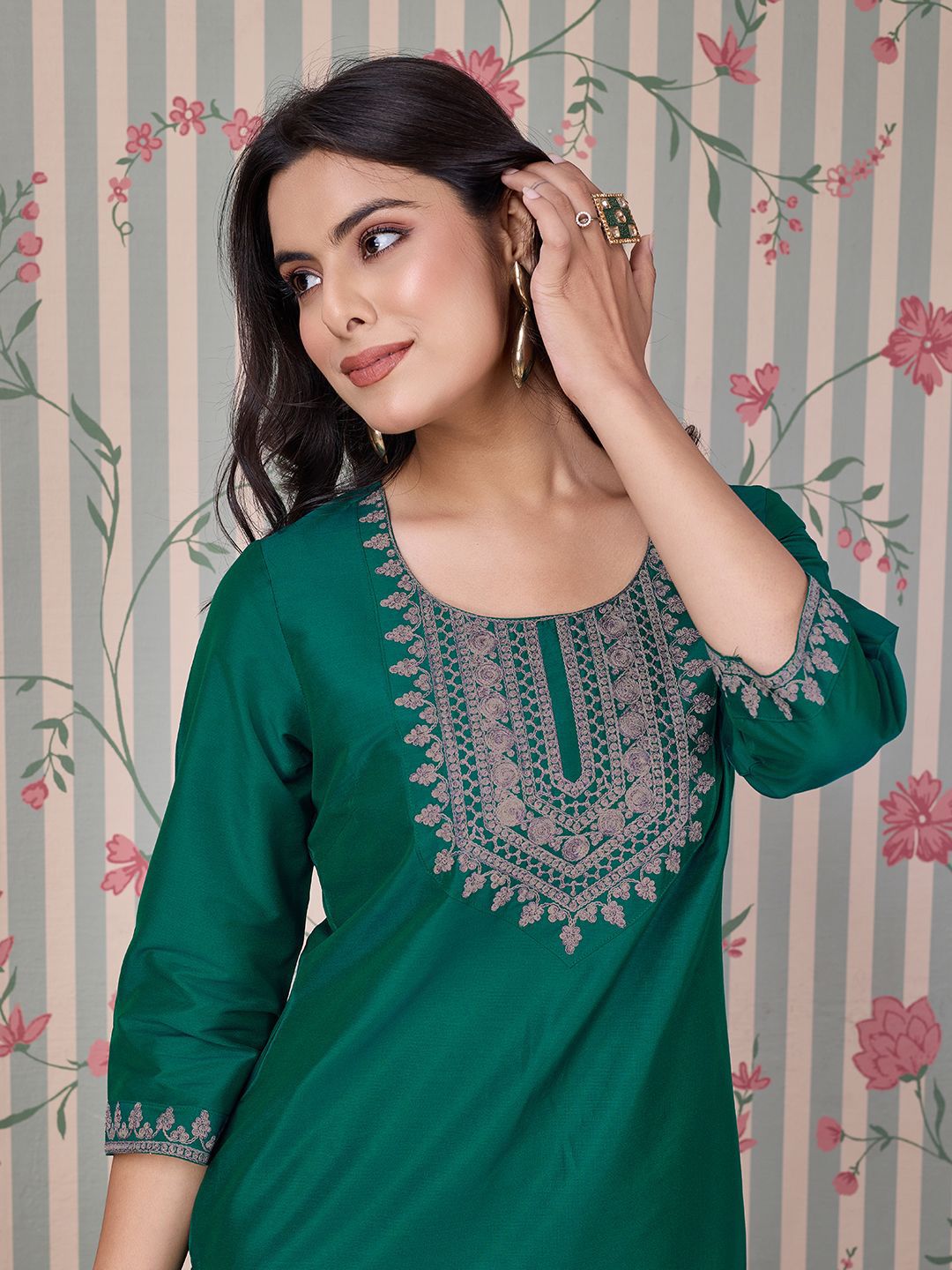 Dhiyona OD  Women Embroidered Straight Kurta