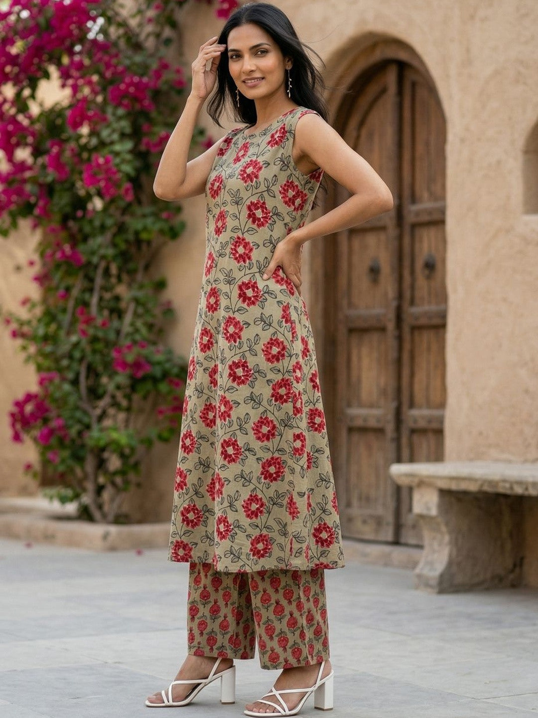 Printed Round Neck Kurta With Trousers