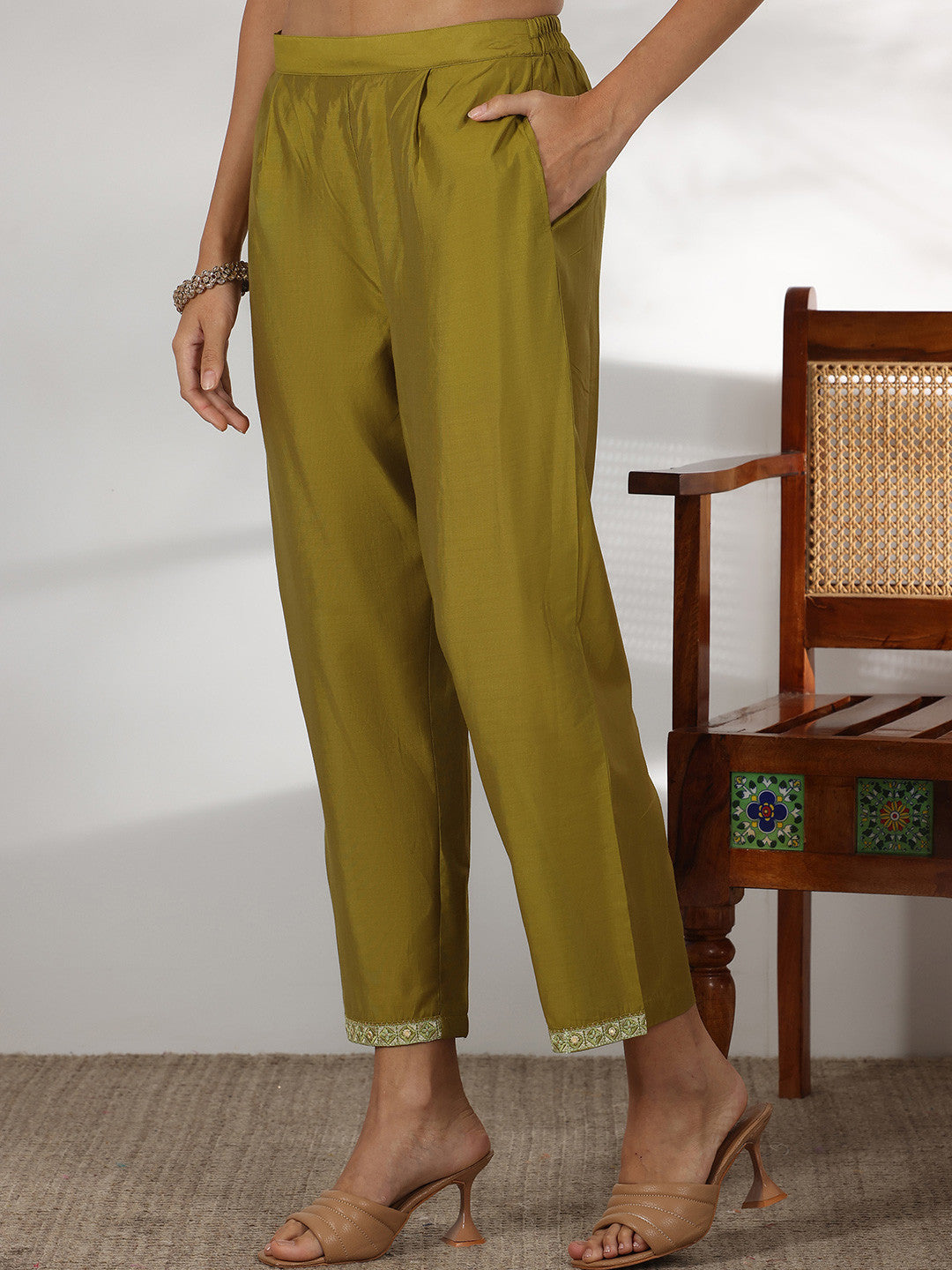 Women Ethnic Motifs Printed Regular Thread Work Kurta with Trousers & With Dupatta