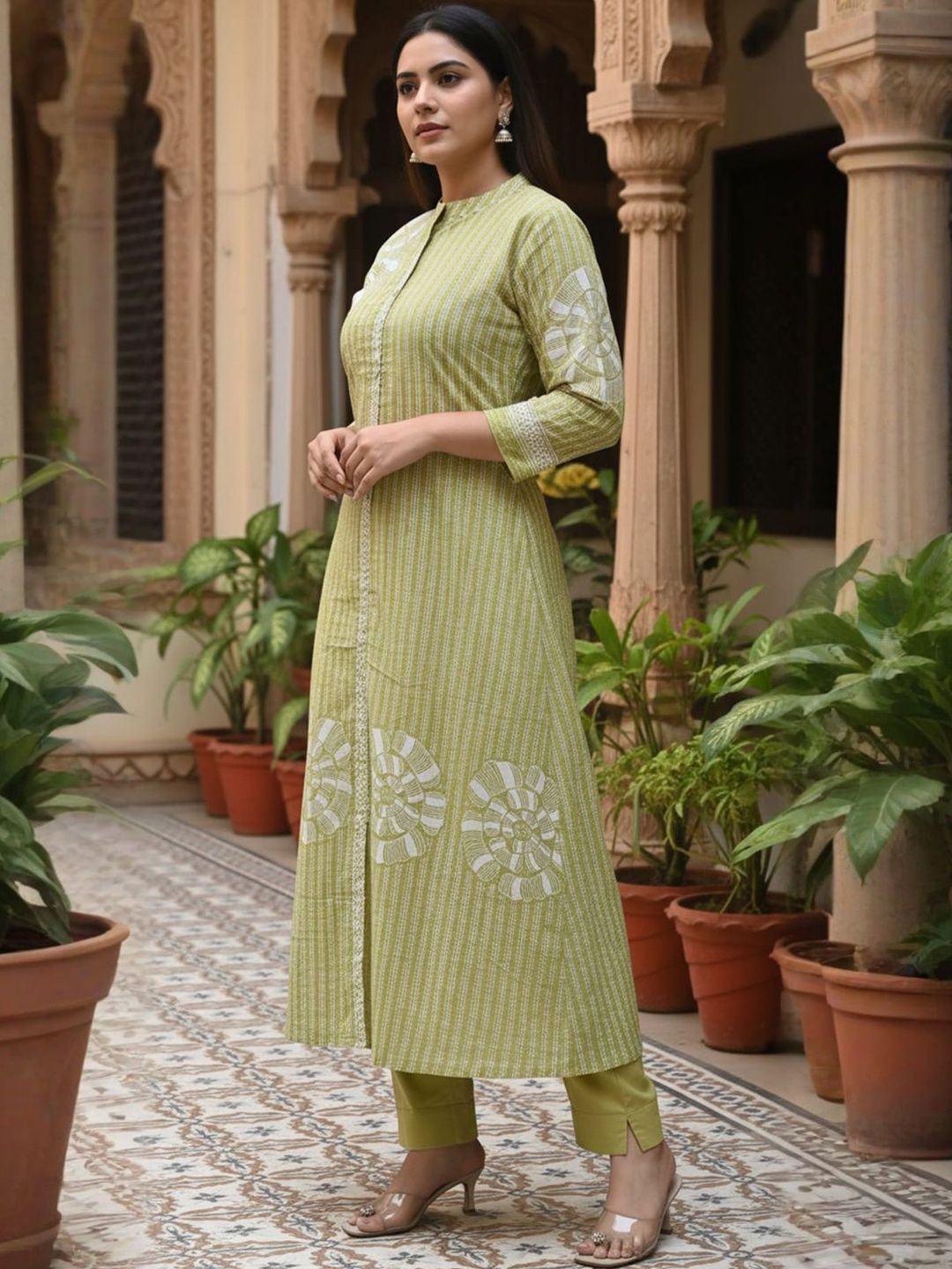 Women Printed Pure Cotton Kurta with Trouser