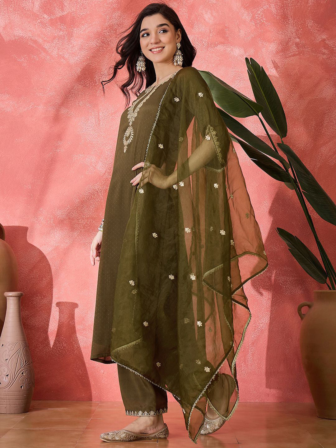 Women Ethnic Motifs Yoke Design Regular Sequinned Kurta Set