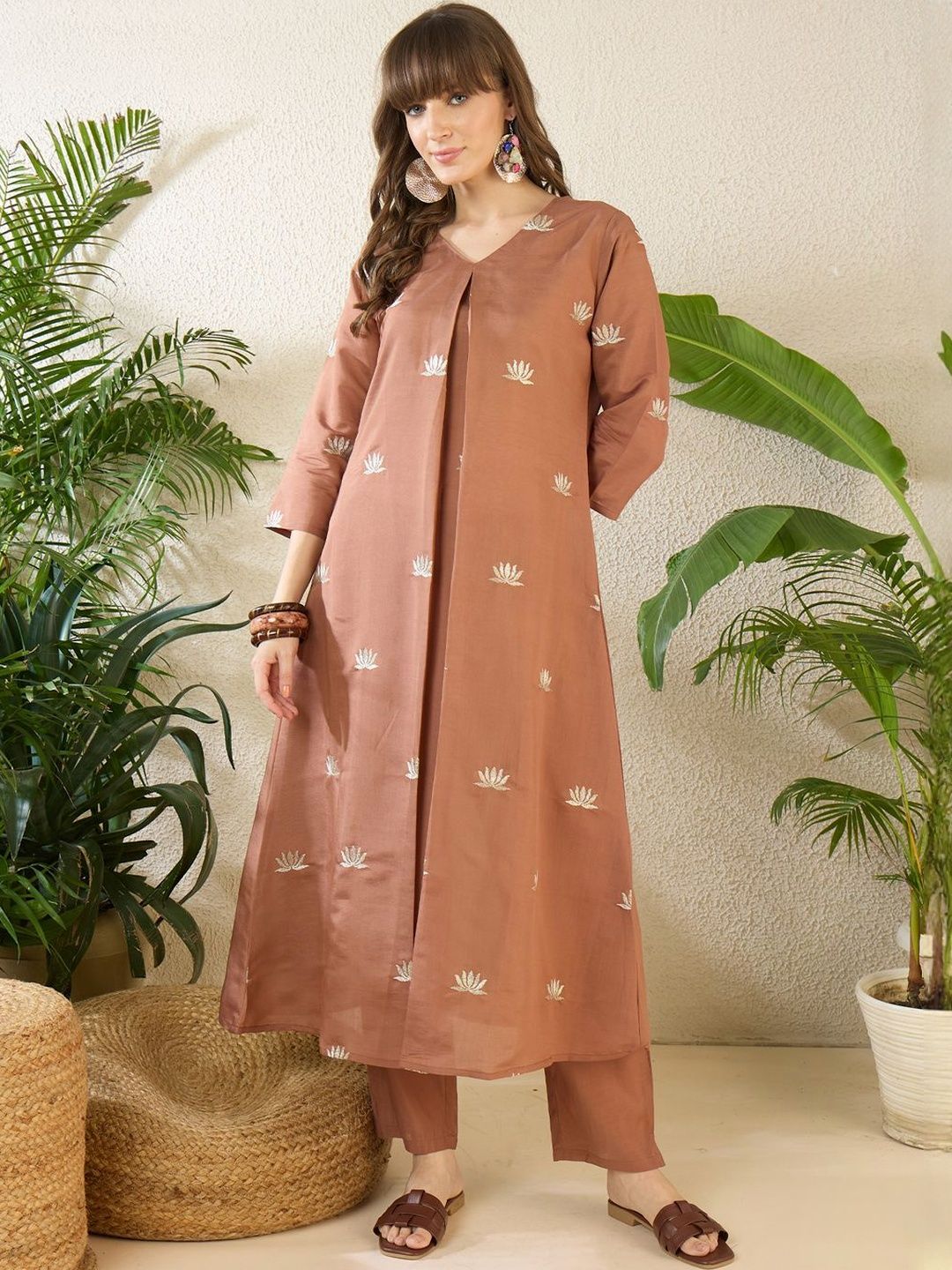 Dhiyona IE Women Ethnic Motifs Embroidered Regular Thread Work Kurta with Trousers