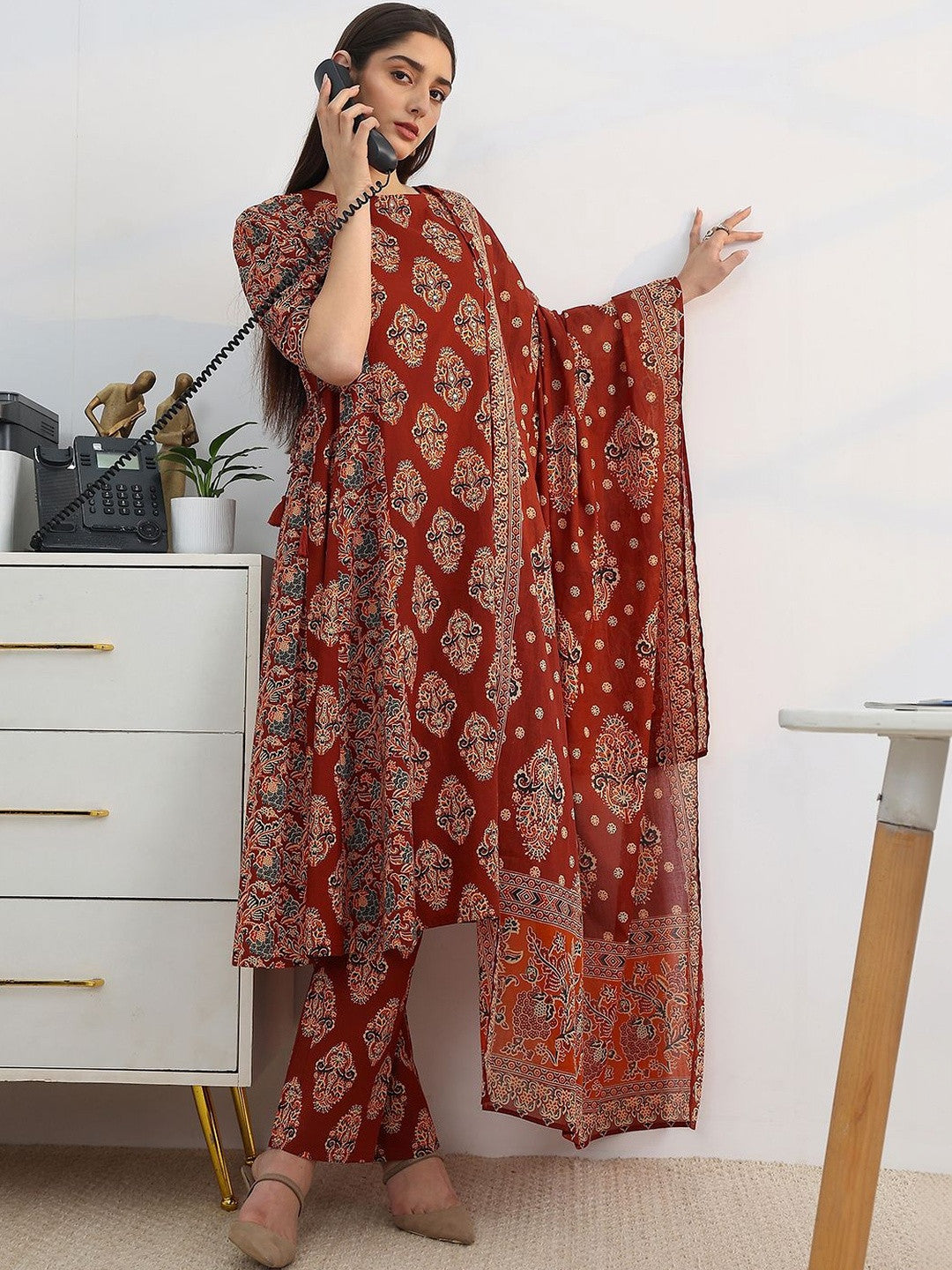 Women Ethnic Motifs Printed Regular Kurta with Trousers & With Dupatta