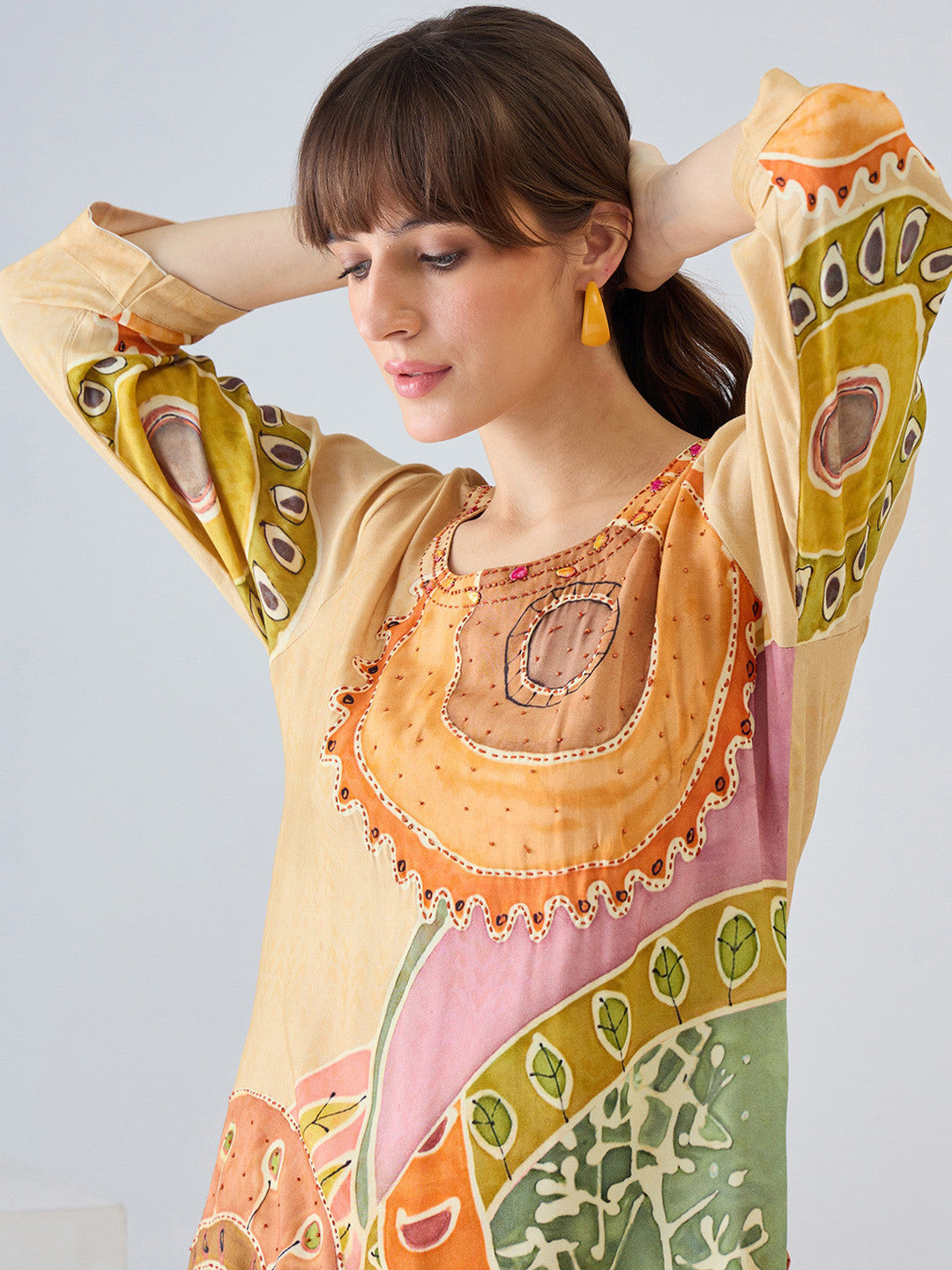 Women Printed Regular Kurta with Trousers