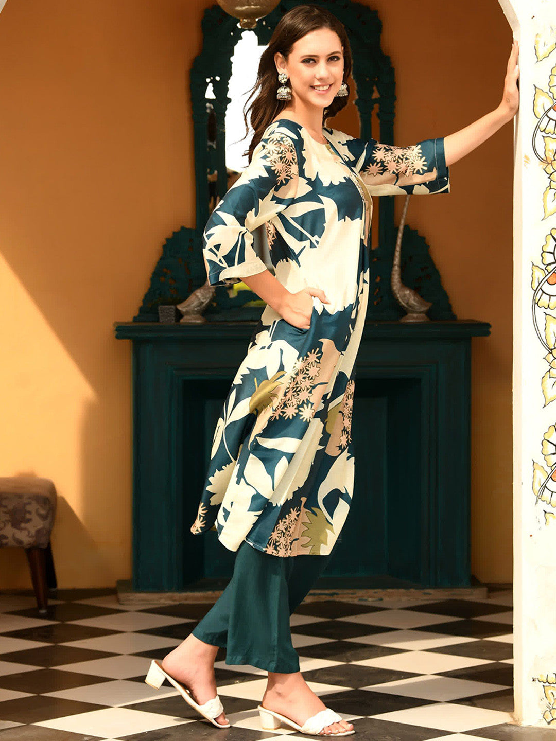 Women Green Chanderi digital printed kurta and pant set