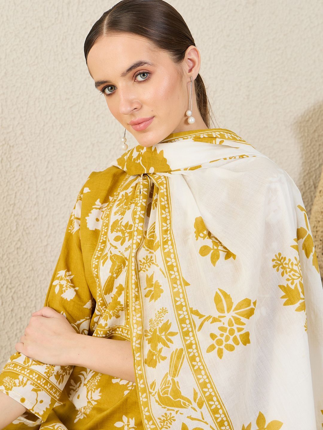 Floral Printed Straight Pure Cotton Kurta With Trousers & Dupatta