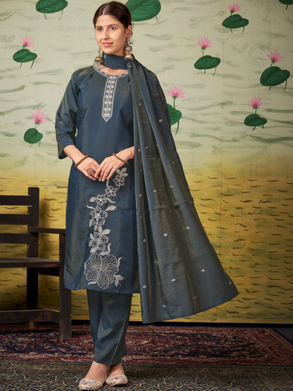 Embroidered Round Neck Kurti & Trousers With Dupatta