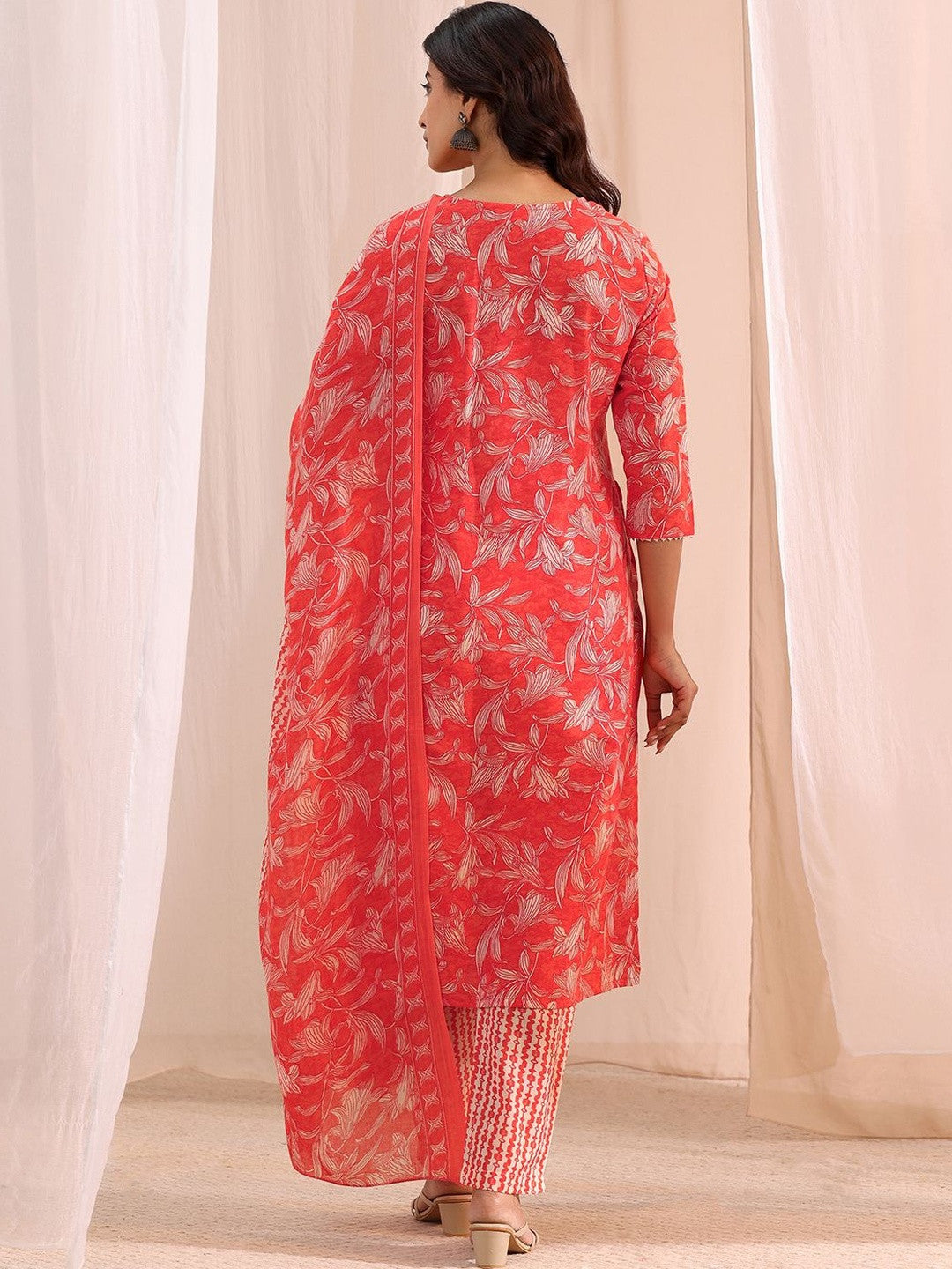 Women Floral Printed Regular Thread Work Kurta with Trousers & With Dupatta