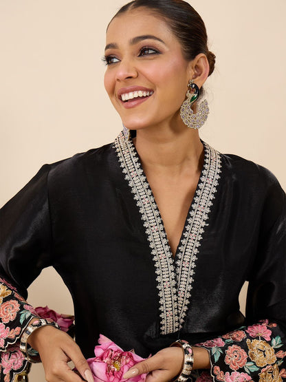 Dhiyona IE Embroidered V-Neck Three-Quarter Sleeves Tunic And Trousers