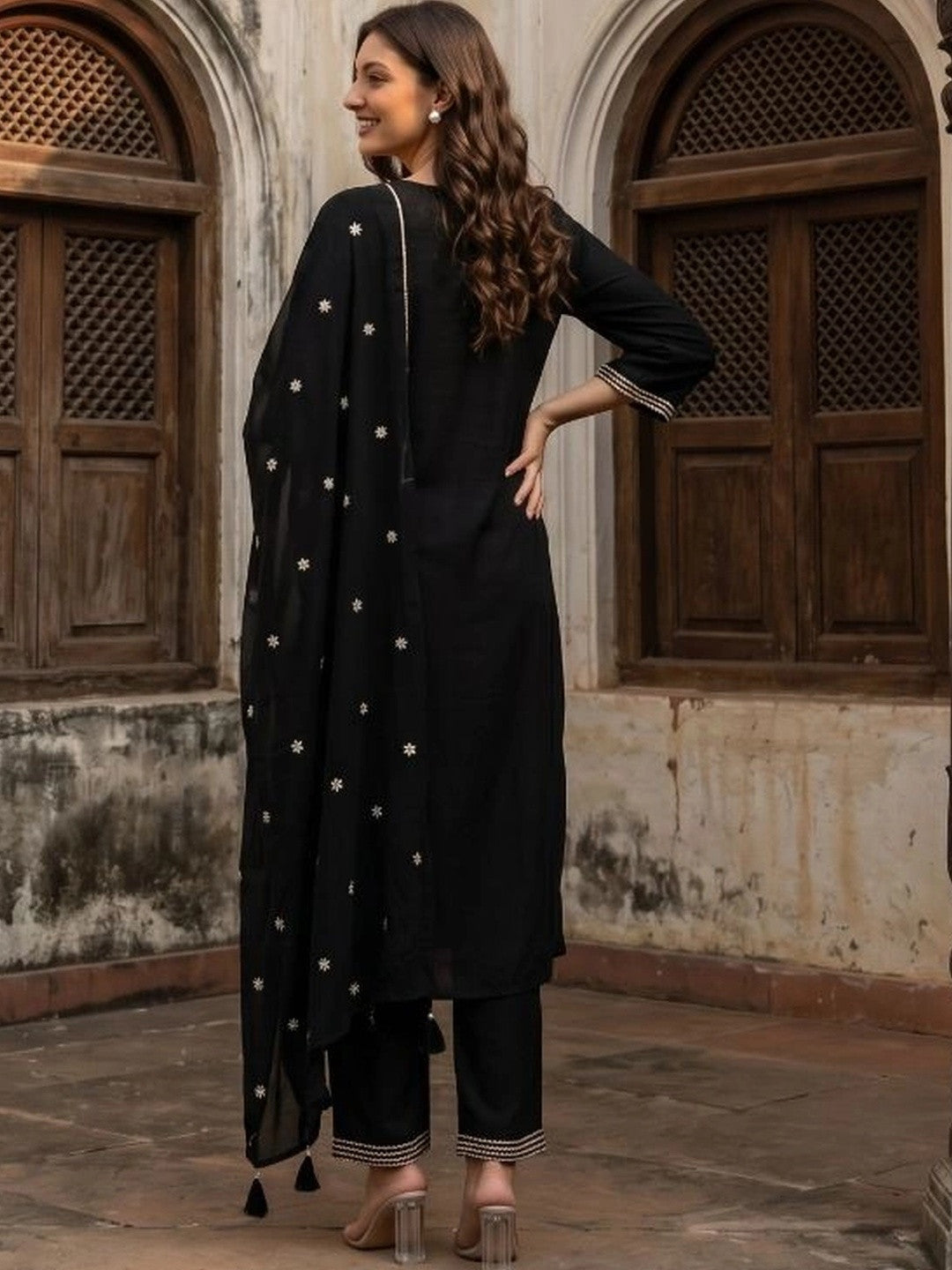Women Floral Embroidered Regular Thread Work Kurta with Trousers & With Dupatta