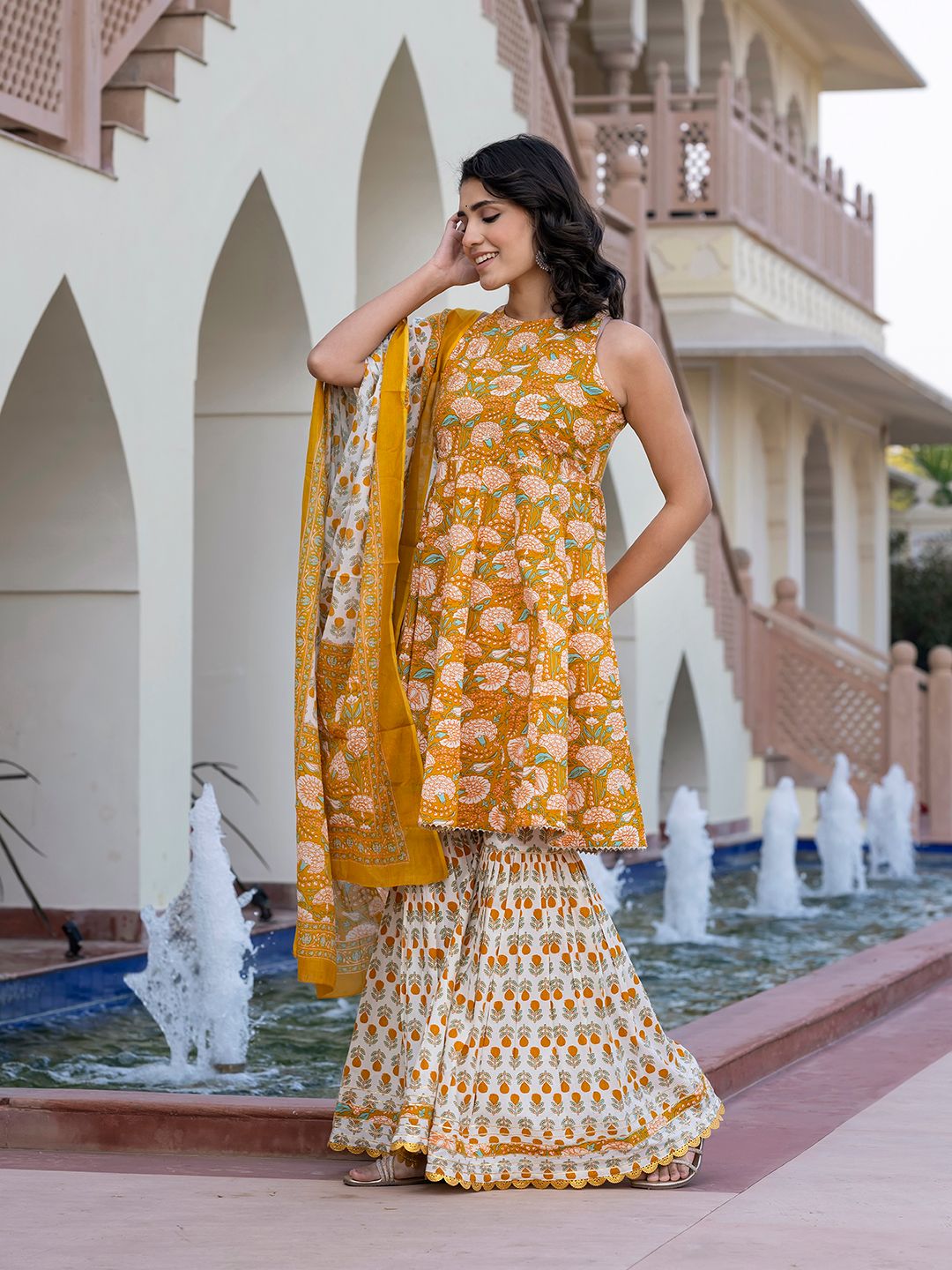 Dhiyona KL Women Floral Printed Regular Pure Cotton Kurta with Palazzos & With Dupatta